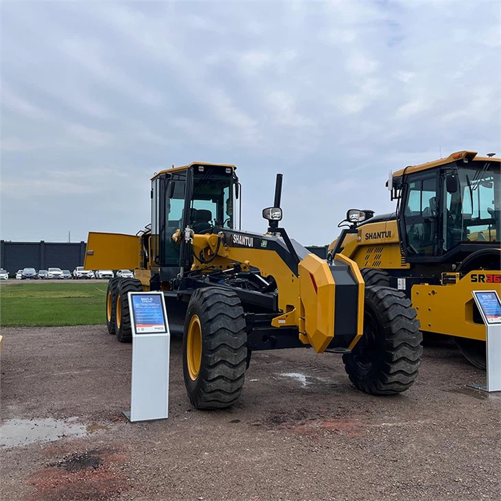 Motorgrader voor wegenonderhoud