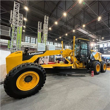Motorgrader met vierwielaandrijving
