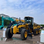 Grader met hydraulische tractiemotor