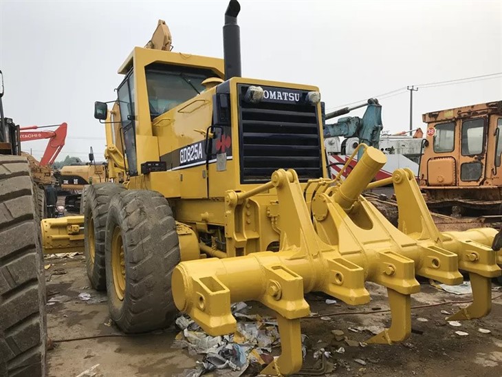 Gebruikte Komatsu Grader GD825